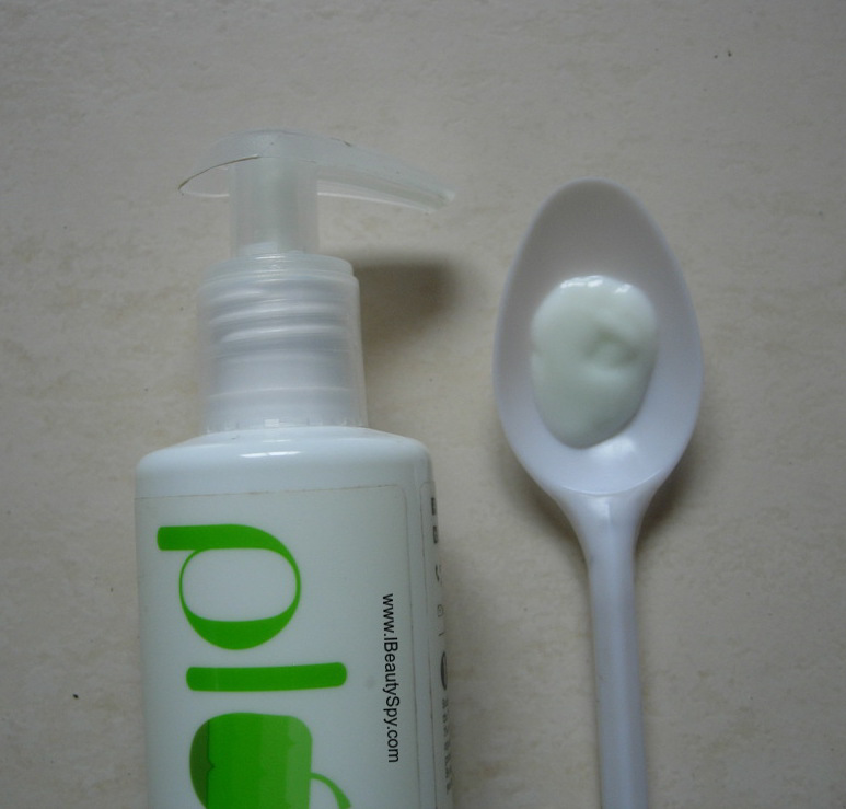 plum_hello_aloe_cleansing_lotion_swatch
