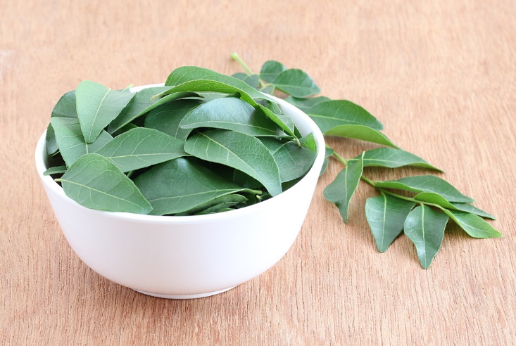 Say Goodbye To Hair Fall With These Amazing Home Remedies Using Curry Leaves  - IBeautySpy